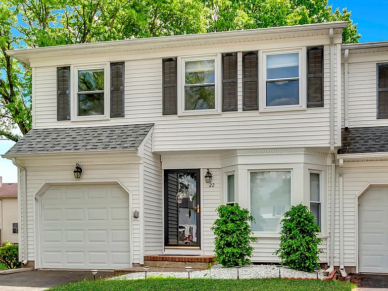 22 Hickory Ct — Photo 2