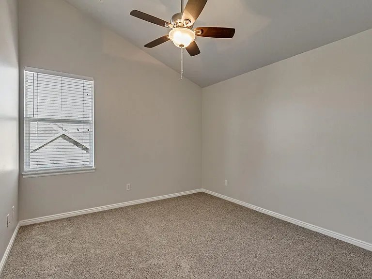 1643 W Wynview Ln — Photo 12