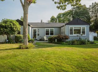 8 Summit St, East Patchogue, NY 11772