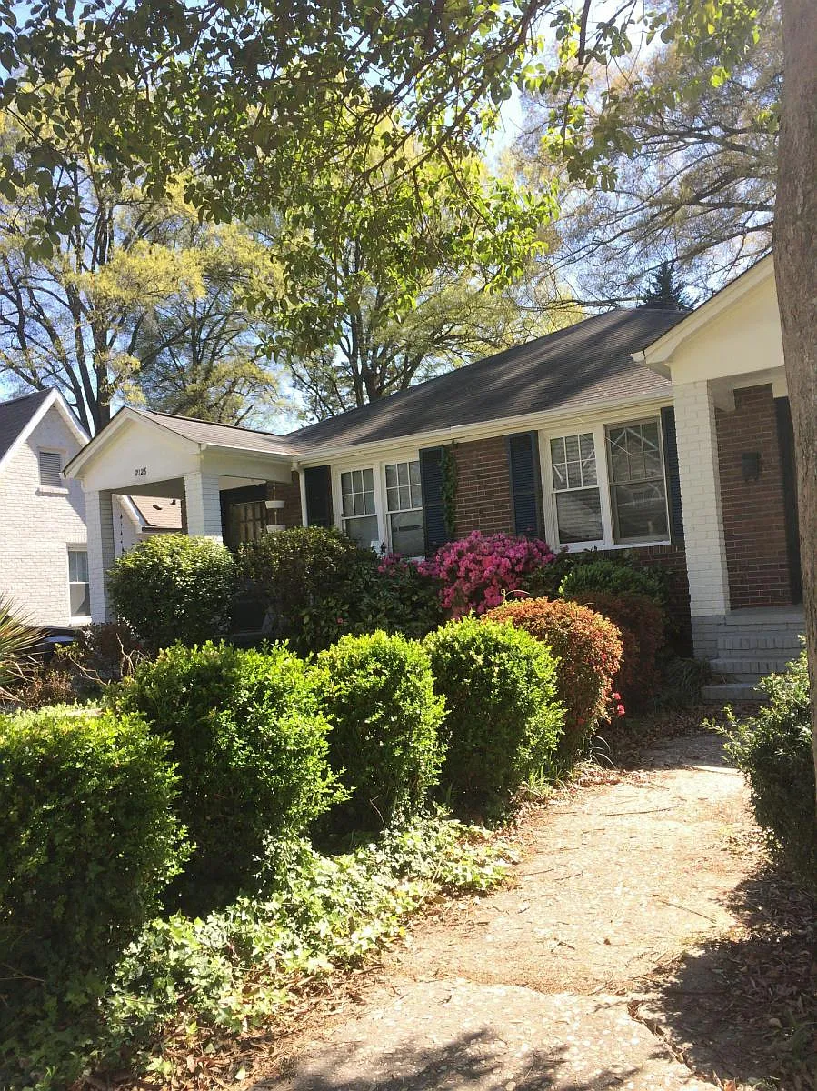 Front of the unit - 2124 Chesterfield St