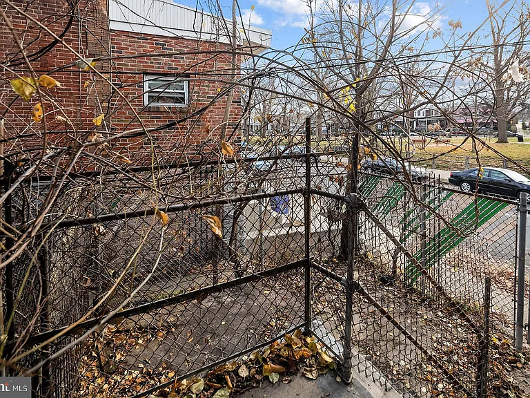 851 S 57th St — Photo 40
