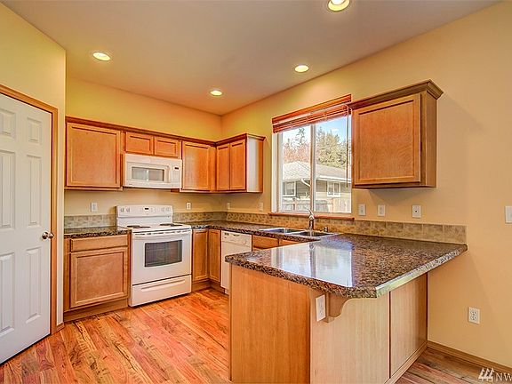5th image of 701 199th Pl SW
