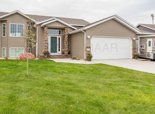 807 W Summerwood Trl, Dilworth, MN 56529