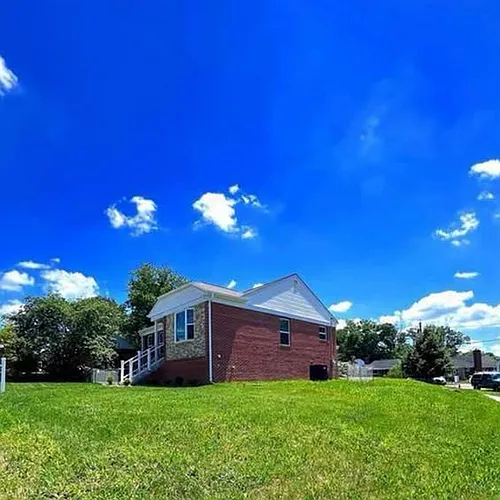 2105 Ruatan St Photo 1