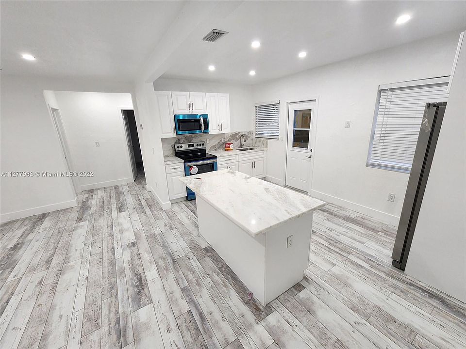 1st image of 909 NE 111th St #0