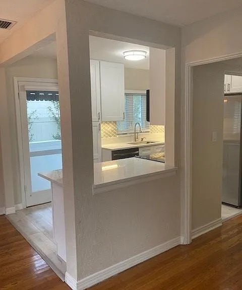 360 E Kings Way — Photo 2