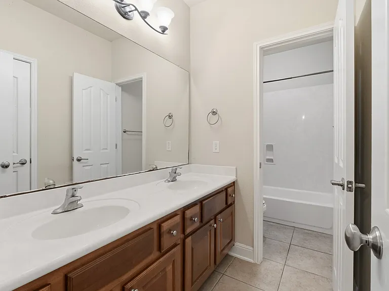 1301 David Cv — Photo 27