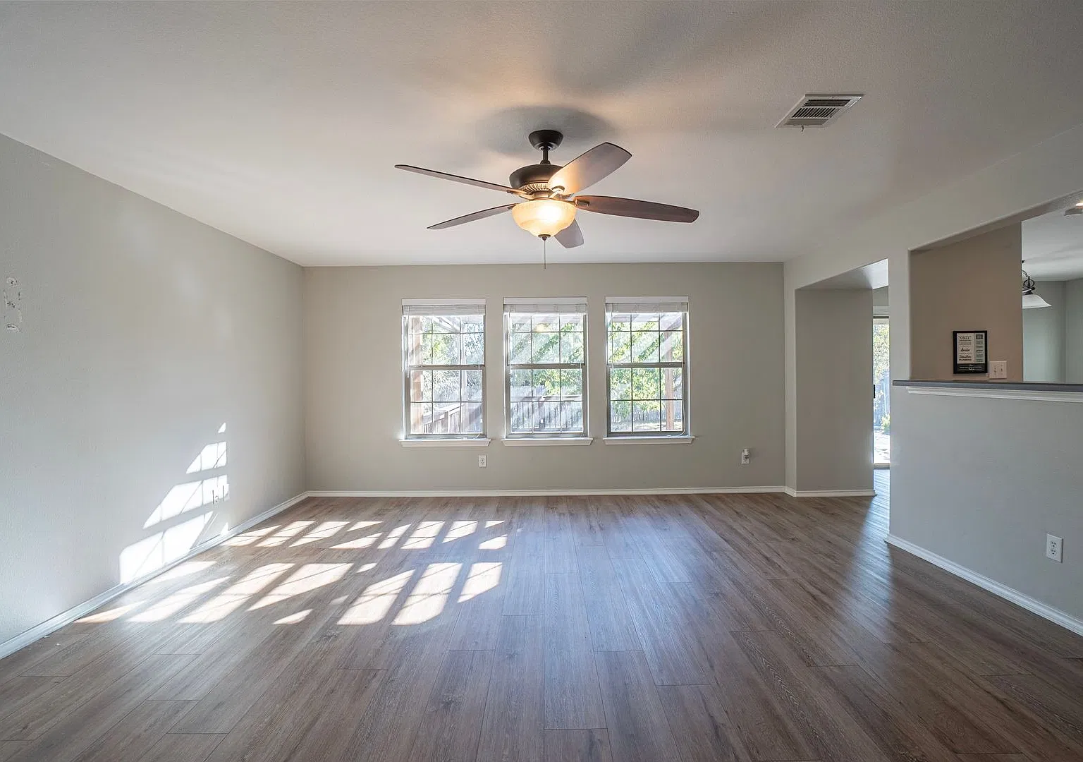 5 Bed / 3 Bath Pflugerville Home with Expansive Deck! — Photo 4