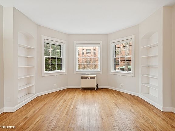 4th image of 2457 Prairie Ave APT 1C