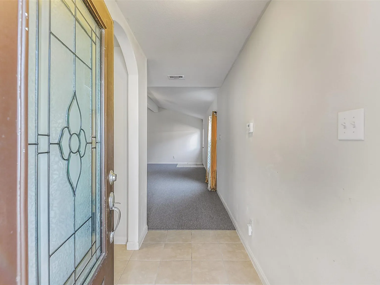 4 bed, 2.0 bath, 1889 sqft, $1,950 — Photo 2