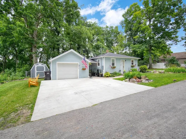 5575 Robinwood Ct, Manitou Beach, MI 49253