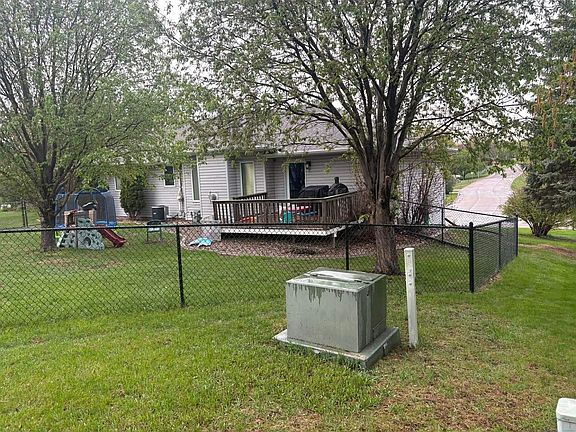 5th image of 850 E Mill St