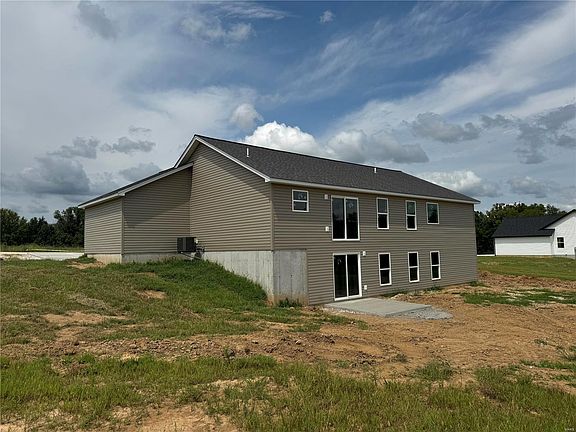 3rd image of 20 Alpine Dr