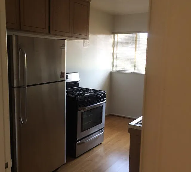 1479 N Havenhurst Dr #4 — Photo 4
