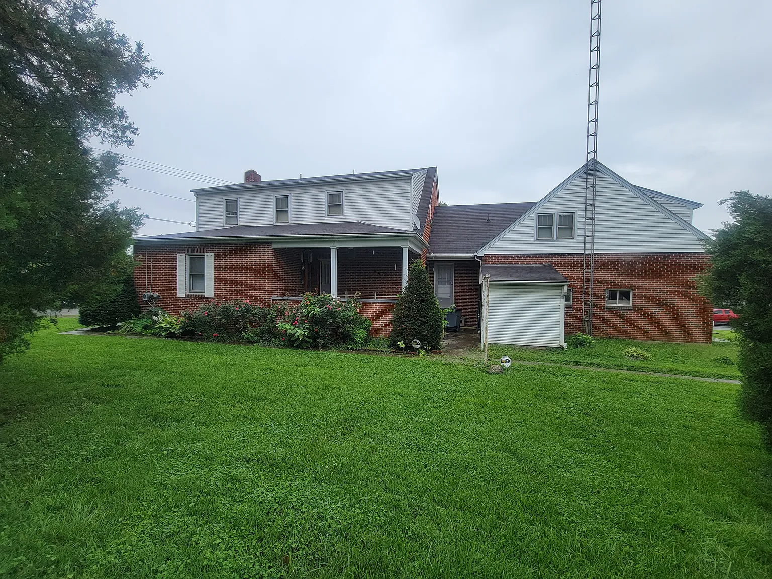 3 bed, 2100 sqft, $2,400 — Photo 2