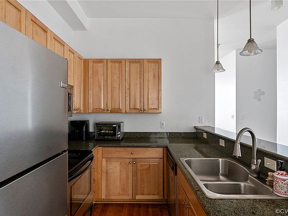2nd image of 1414 W Marshall St #U309