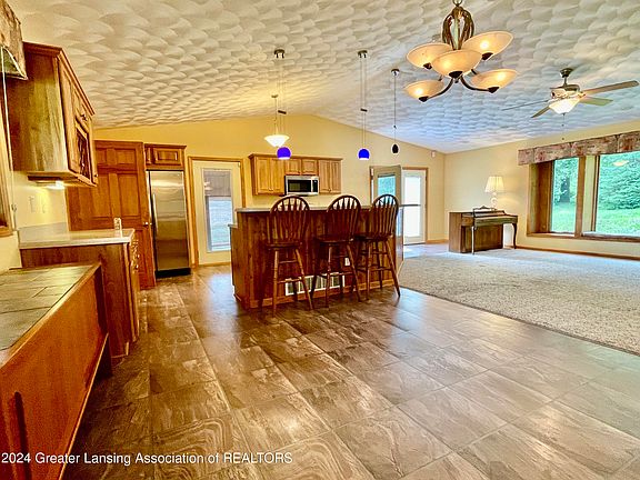 3rd image of 4710 Thornapple Ln