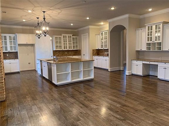 4th image of 2803 Palisades Cir