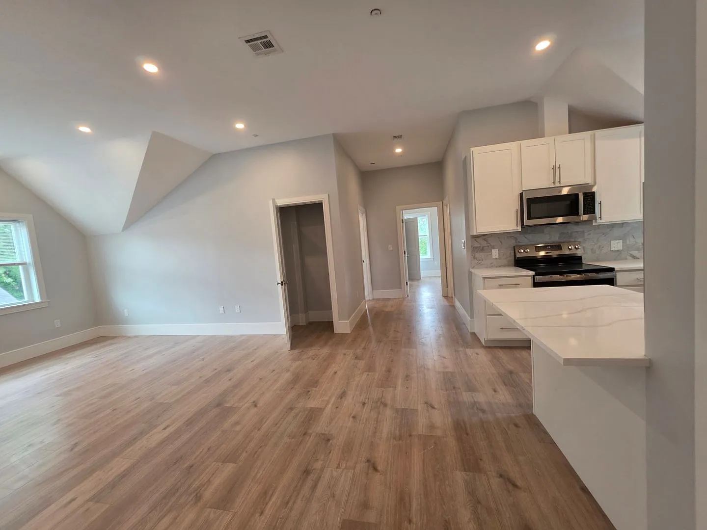 New Construction on Lower Allston Brokers Fee, No Security Deposit, In-Unit Washer and Dryer, Cen... — Photo 1