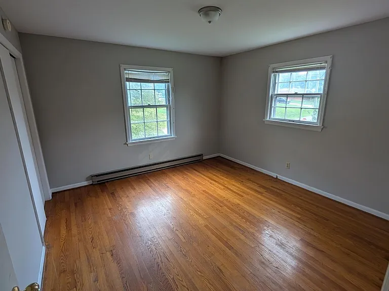 555 E Spiller St #B — Photo 2