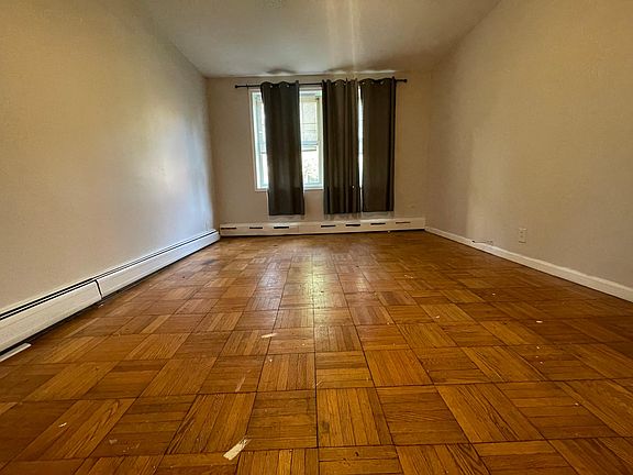 4th image of 36 Duncan Ave #12B