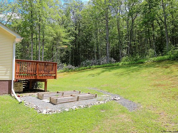 4th image of 715 Peenpack Trail