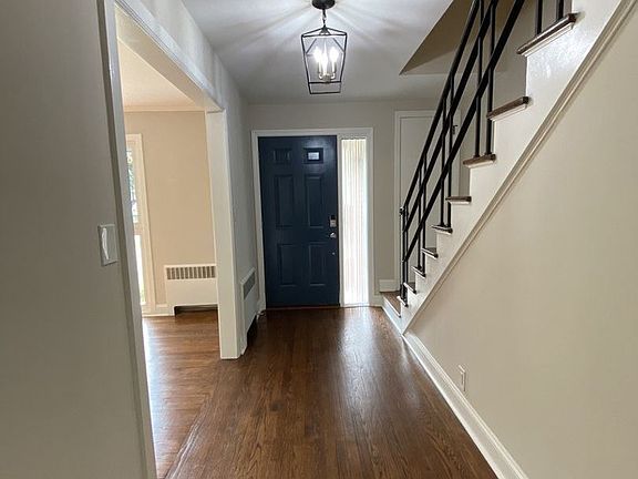 3rd image of 148 Alexander Ave