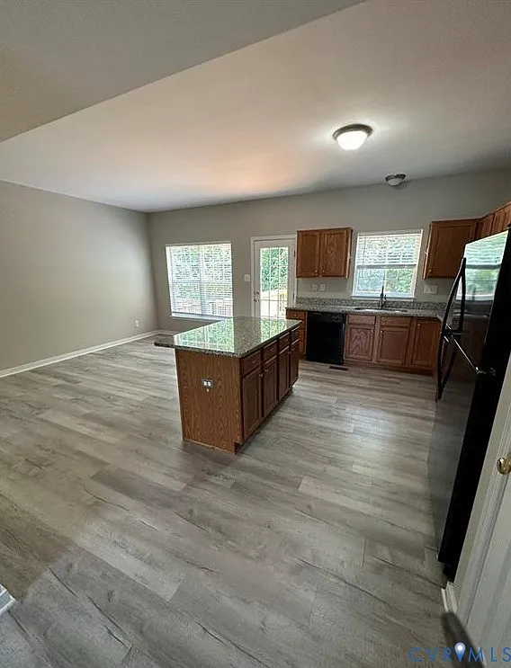 4 bed, 3.5 bath, 2376 sqft, $2,550 — Photo 4