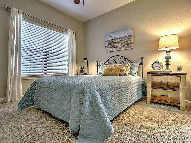 Towne Square Condos — Photo 14
