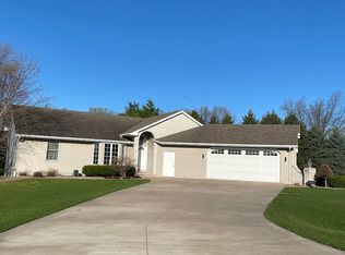 N1691 Harvest Dr, Greenville, WI 54942