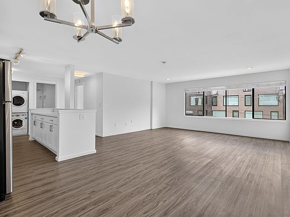4th image of 60 E Lynn St APT 4