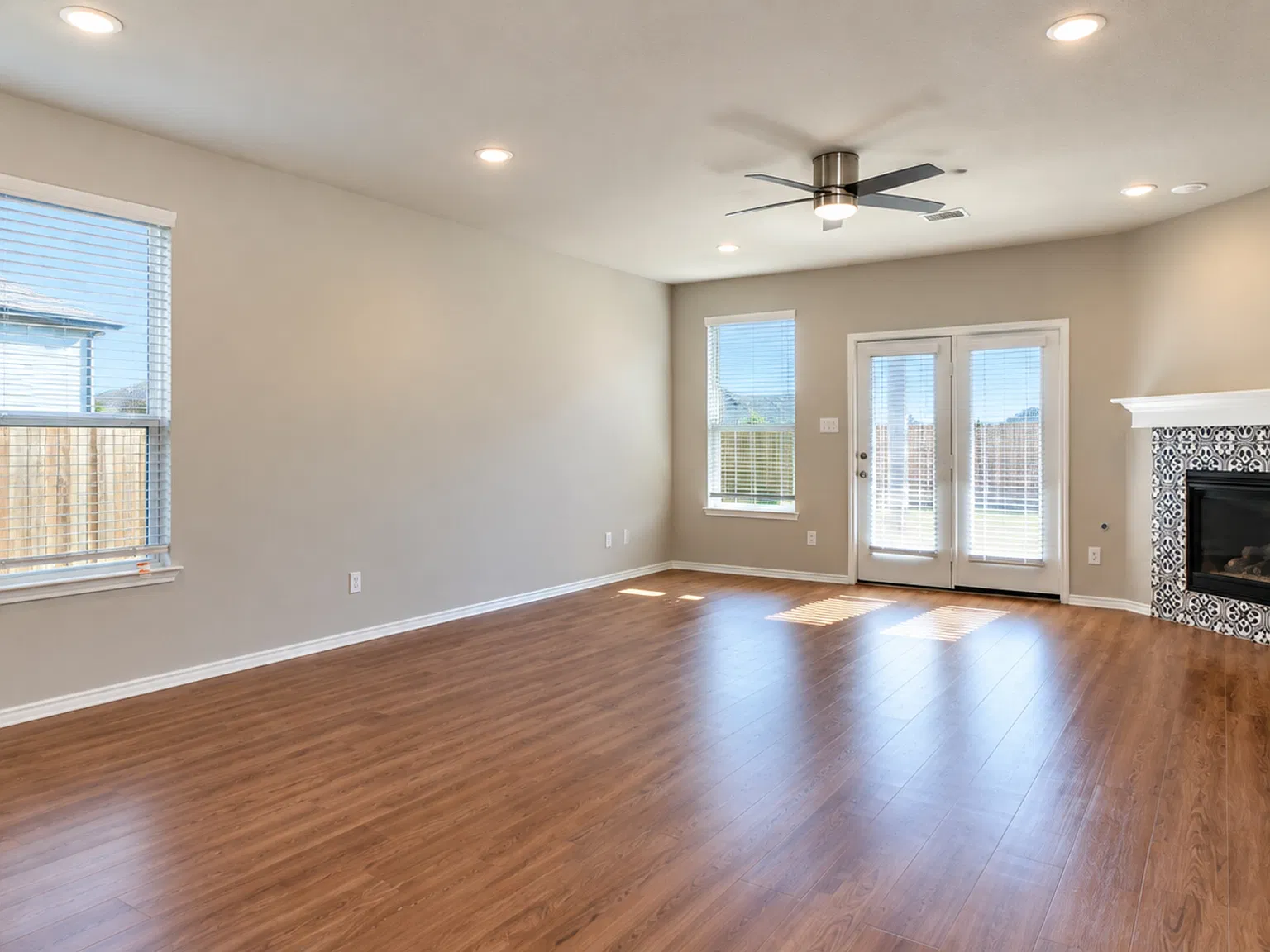 4 bed, 2120 sqft, $2,350 — Photo 3