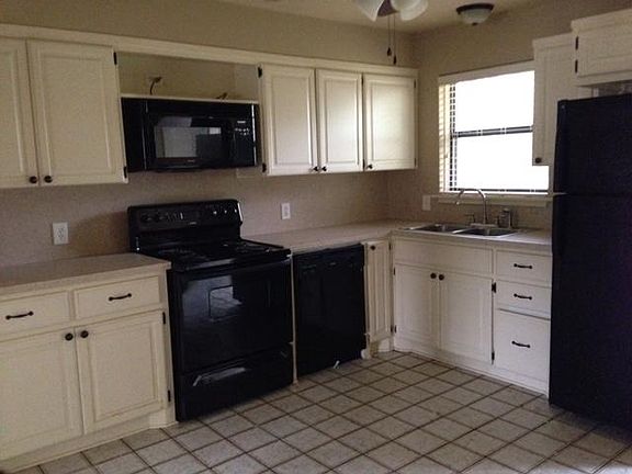 2nd image of 107 Park Cir