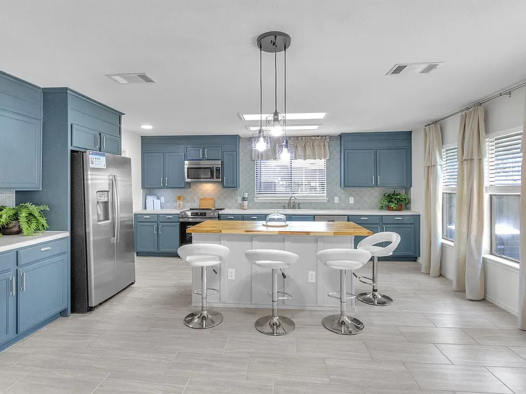 1413 Baffin Cv — Photo 1
