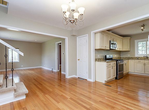 5th image of 205 Poteet Ave