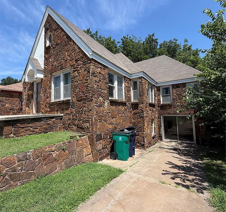 1st image of 525 SW 35th St
