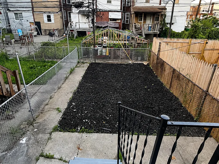 2557 Shields St — Photo 19