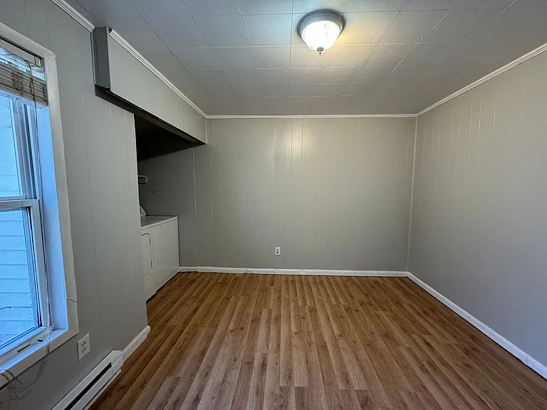 307 N Oak St — Photo 9