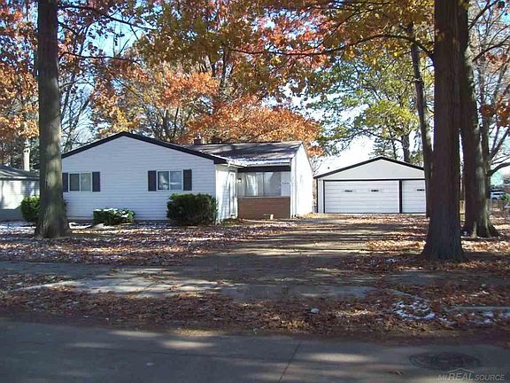 2nd image of 30840 Park St