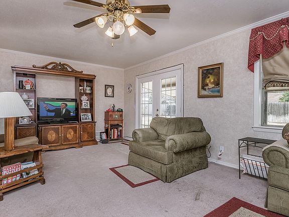 3rd image of 121 Mulberry Dr