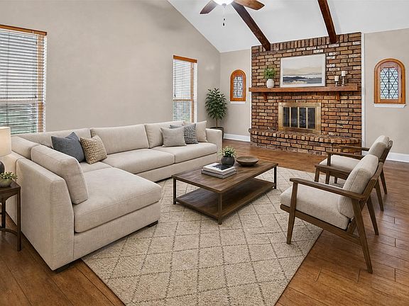 4th image of 2208 Cambridge Dr