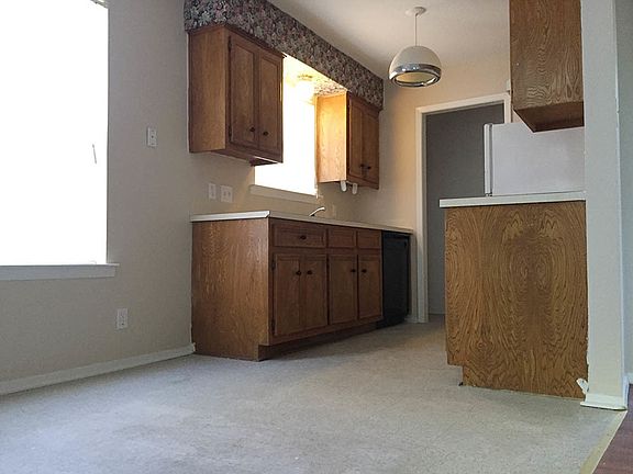 3rd image of 1106 W Houston St