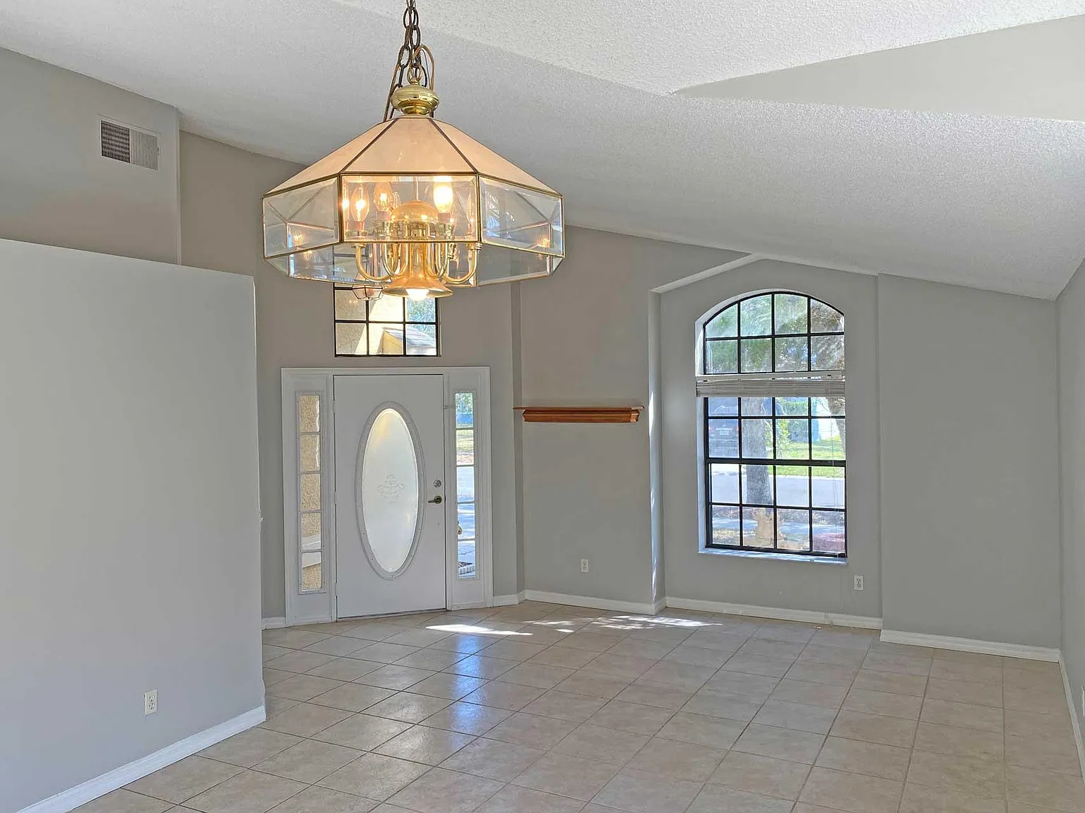 4 bed, 1955 sqft, $2,450 — Photo 3