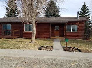 904 Independence Dr, Riverton, WY 82501