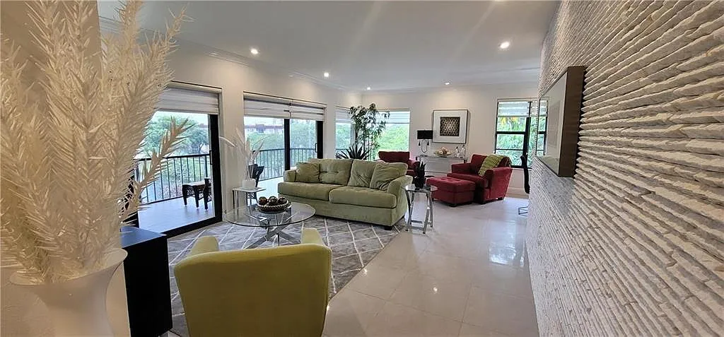 3 bed, 2.0 bath, 1370 sqft, $2,750 — Photo 2
