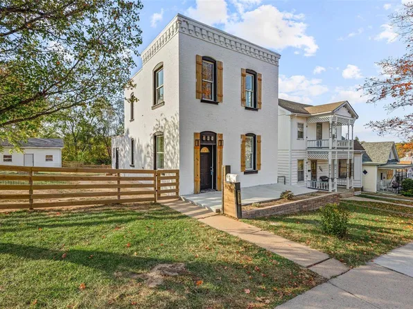 120 S 4th St, De Soto, MO 63020