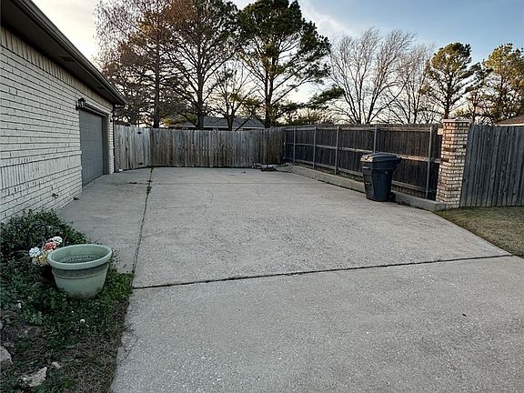 5th image of 1507 Southern Hills Dr