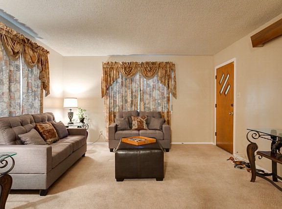 3rd image of 2441 Redwood Ave