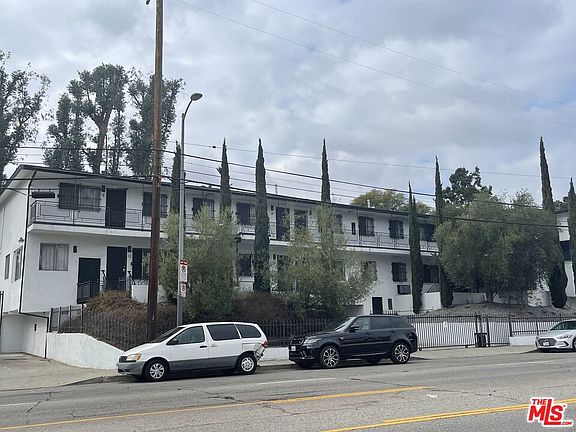 3rd image of 12111 S Figueroa St