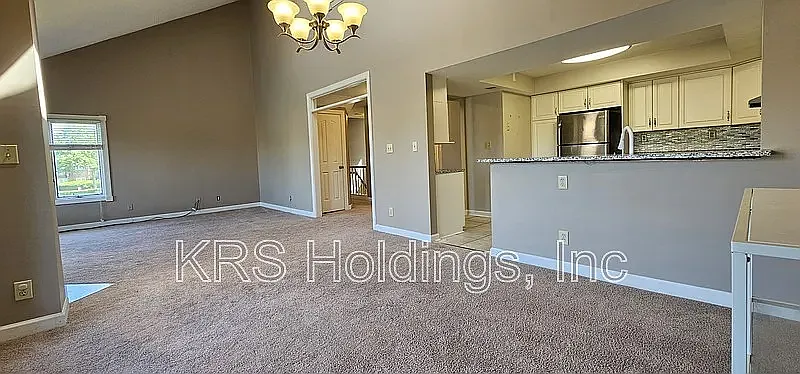 3 bed, 2.5 bath, 1700 sqft, $2,283 — Photo 4